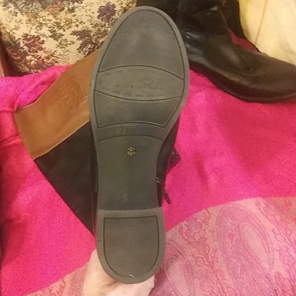 Boots - Picture 8 of 10